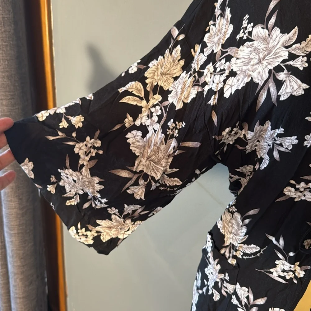 Spiritual Gangster Black And White floral kimono - Picture 3 of 5